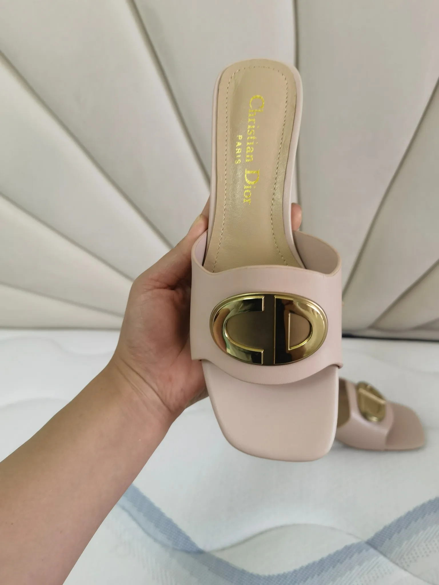 👟👟Ex-factory price 340👟👟 Genuine leather sole +40 Dior 2024 summer catwalk model shipped, heel height 6 cm, four colors available, black, white, apricot, blue, size 35-43